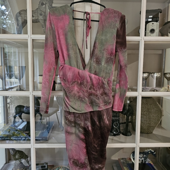 Luxxel Tie Dye Ruched Midi Dress - Picture 10 of 10